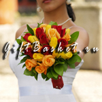 Букет невесты Королевский из жёлтых и красных роз